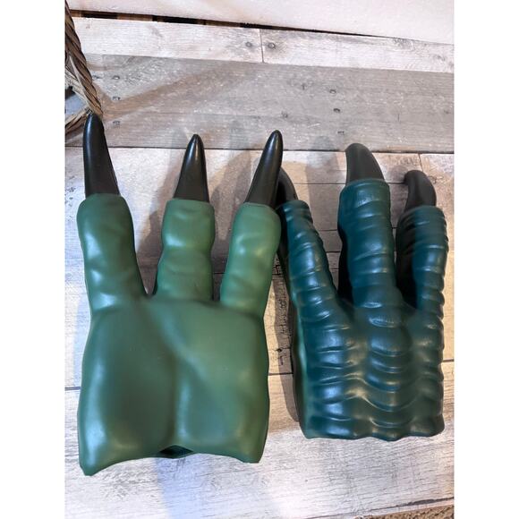 Jurassic World Velociraptor Claws. Kids Toy! Flexible! - Picture 3 of 4